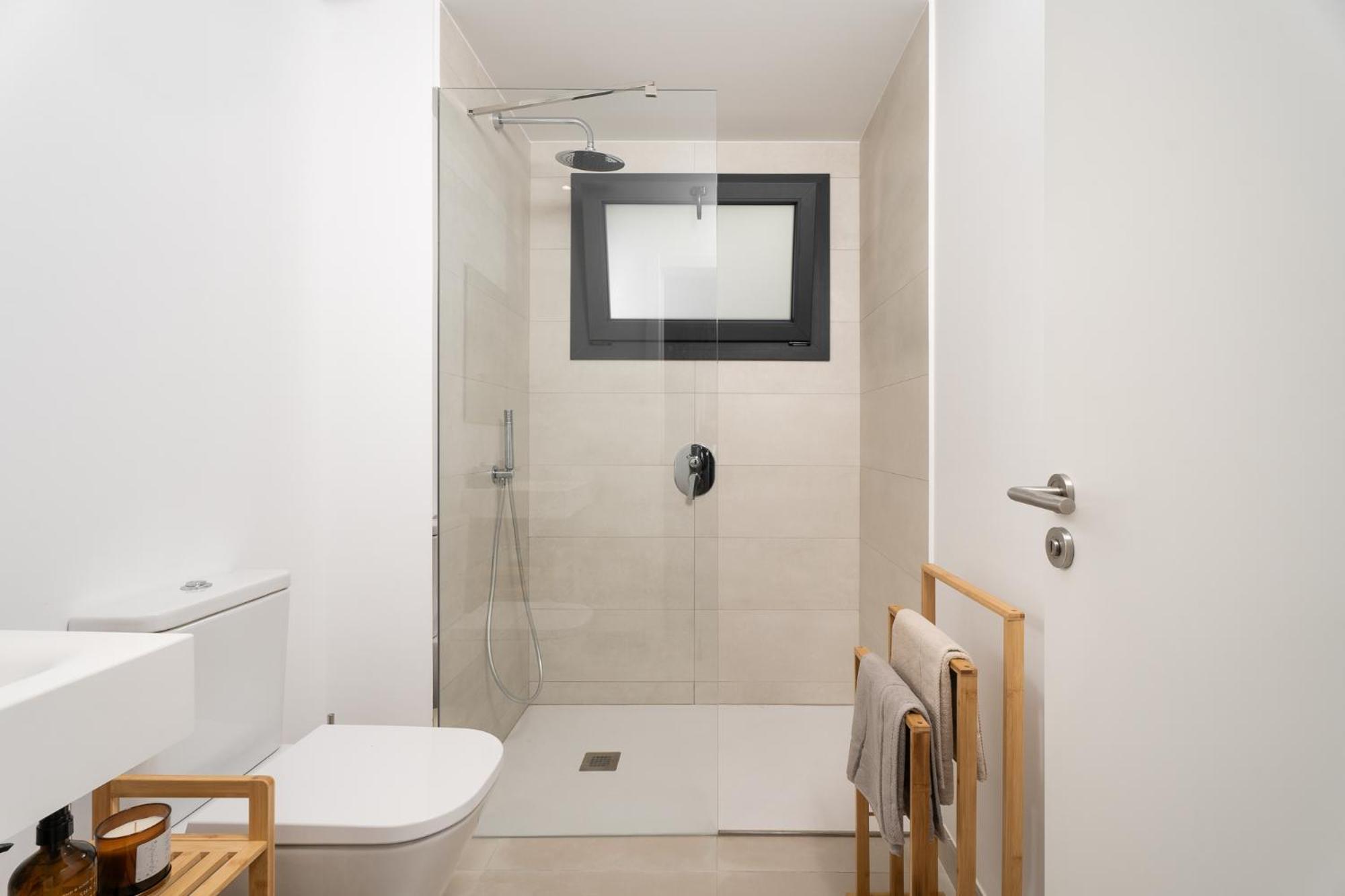 Stylish 2br Pool & Balcony Appartamento *