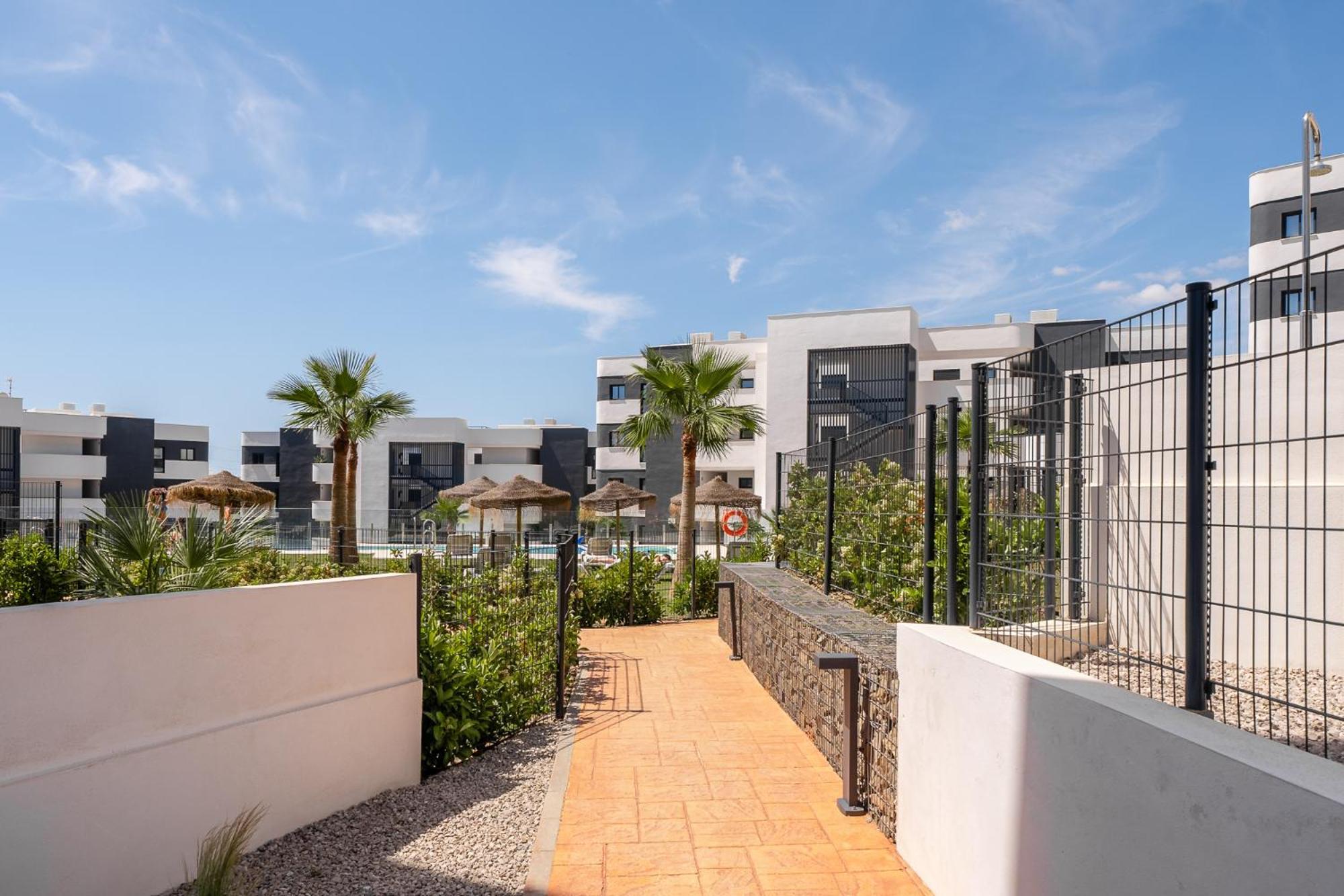 Stylish 2br Pool & Balcony Apartament *