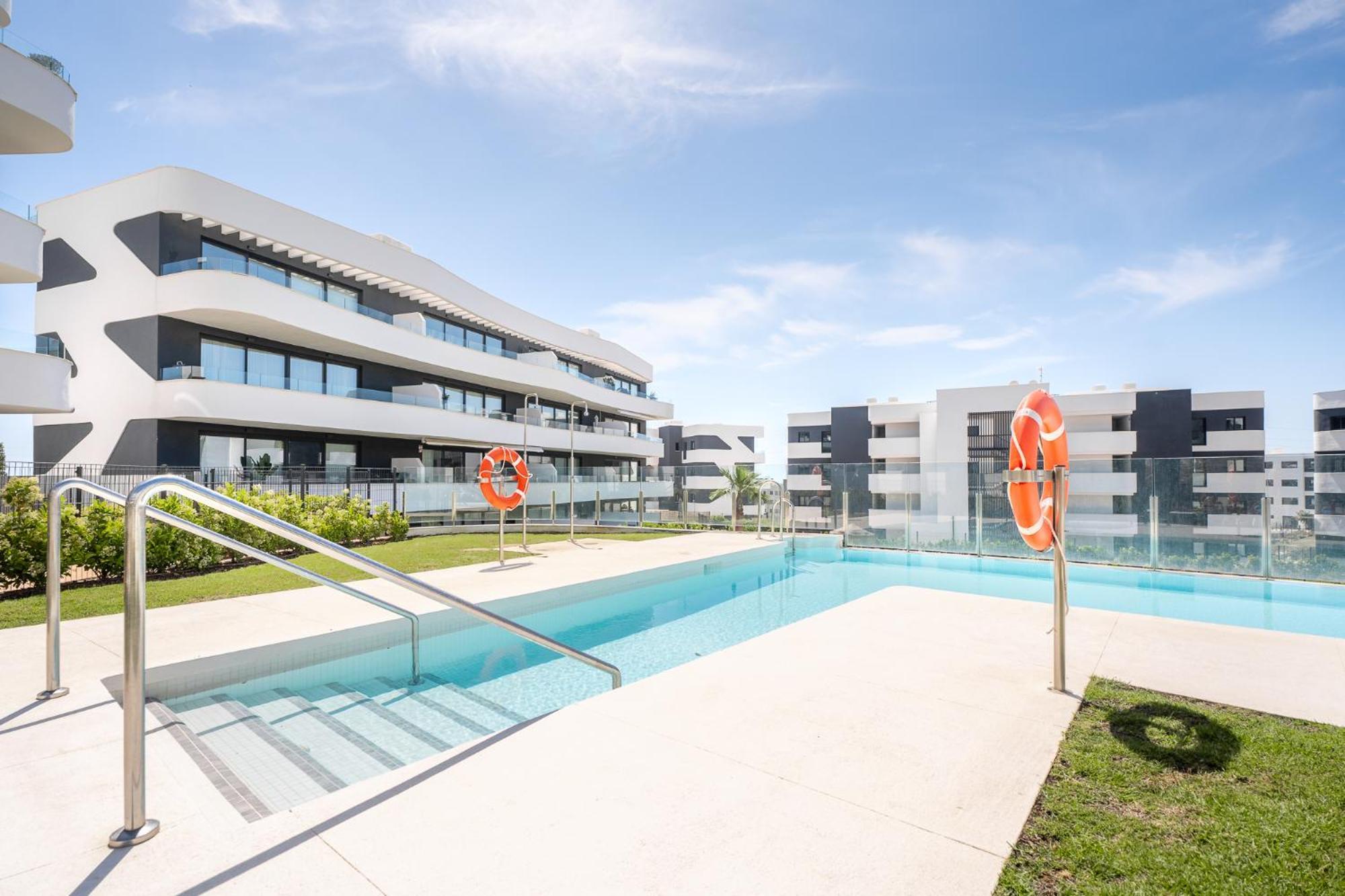 Stylish 2br Pool & Balcony Apartament *