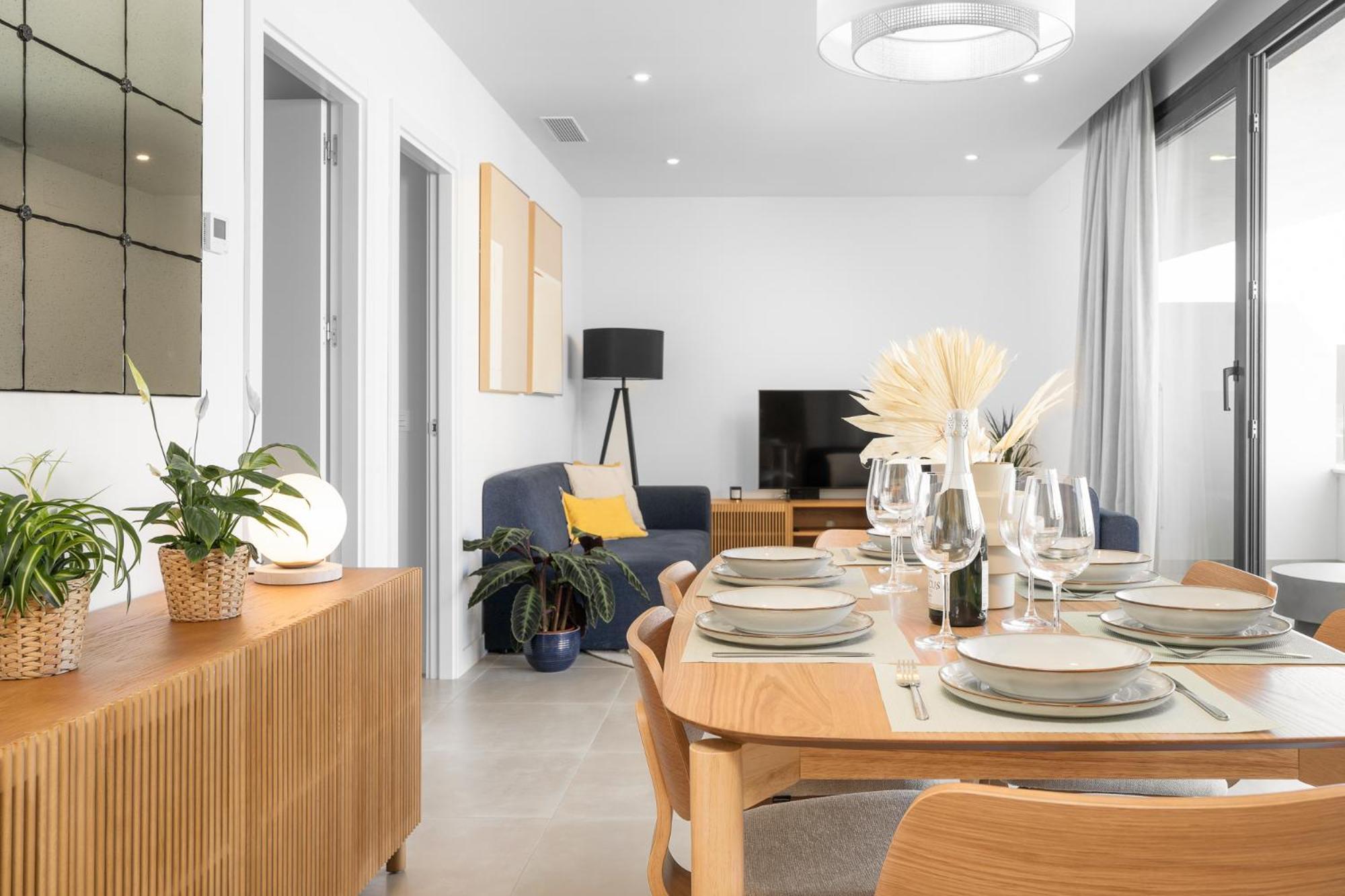 Apartament Stylish 2br Pool & Balcony *