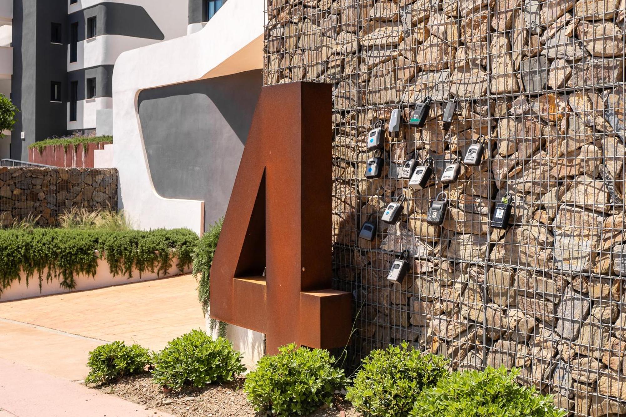 Stylish 2br Pool & Balcony Apartament Fuengirola